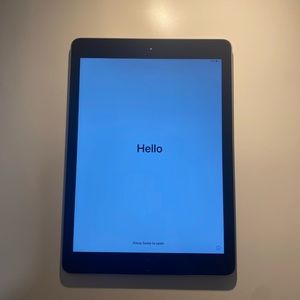 Apple iPad 5th Gen. 32GB, Wi-Fi, 9.7in - Space Gray (CA)